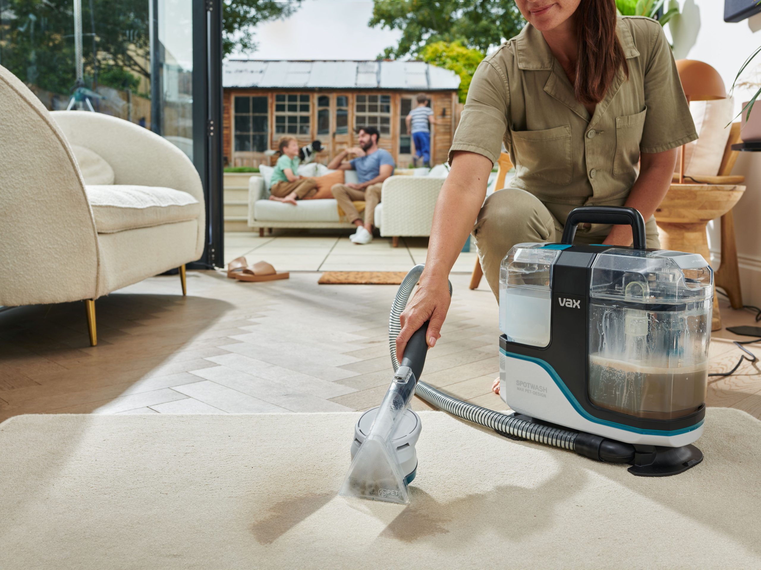 Using a VAX MAXClean SpotWasher on a carpet