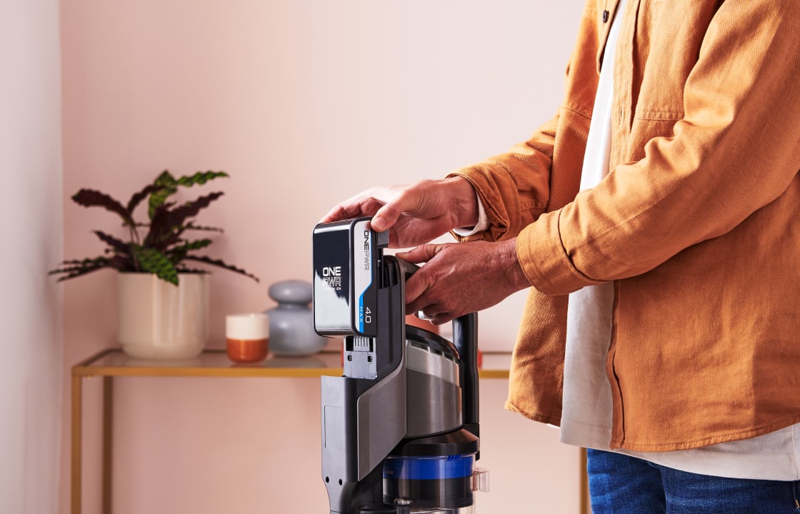 Removable ONEPWR 4.0Ah Battery with up to 40 minutes runtime**