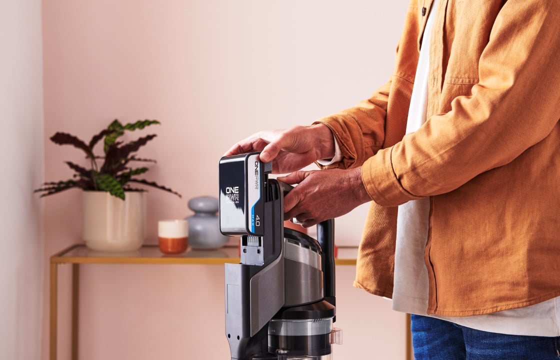 Removable ONEPWR 4.0Ah Battery with up to 40 minutes runtime**